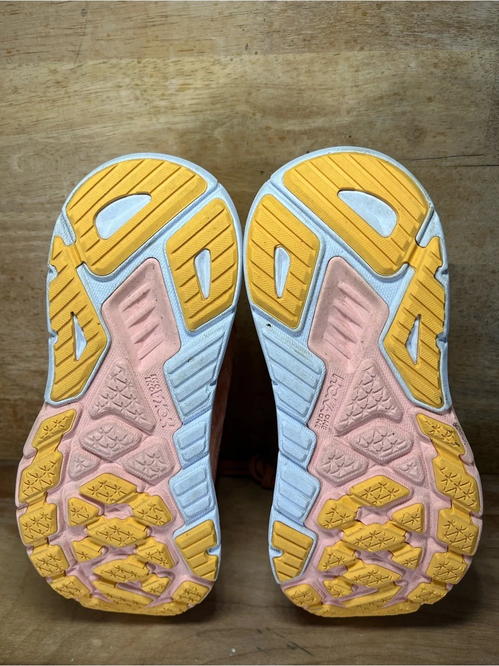Hoka One One Arahi 6 Womens Size 7 Running Shoes Sneakers Sun Baked Orange